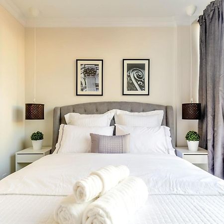 Modern Pet-Friendly Chinatown Apartment Toronto Exterior foto