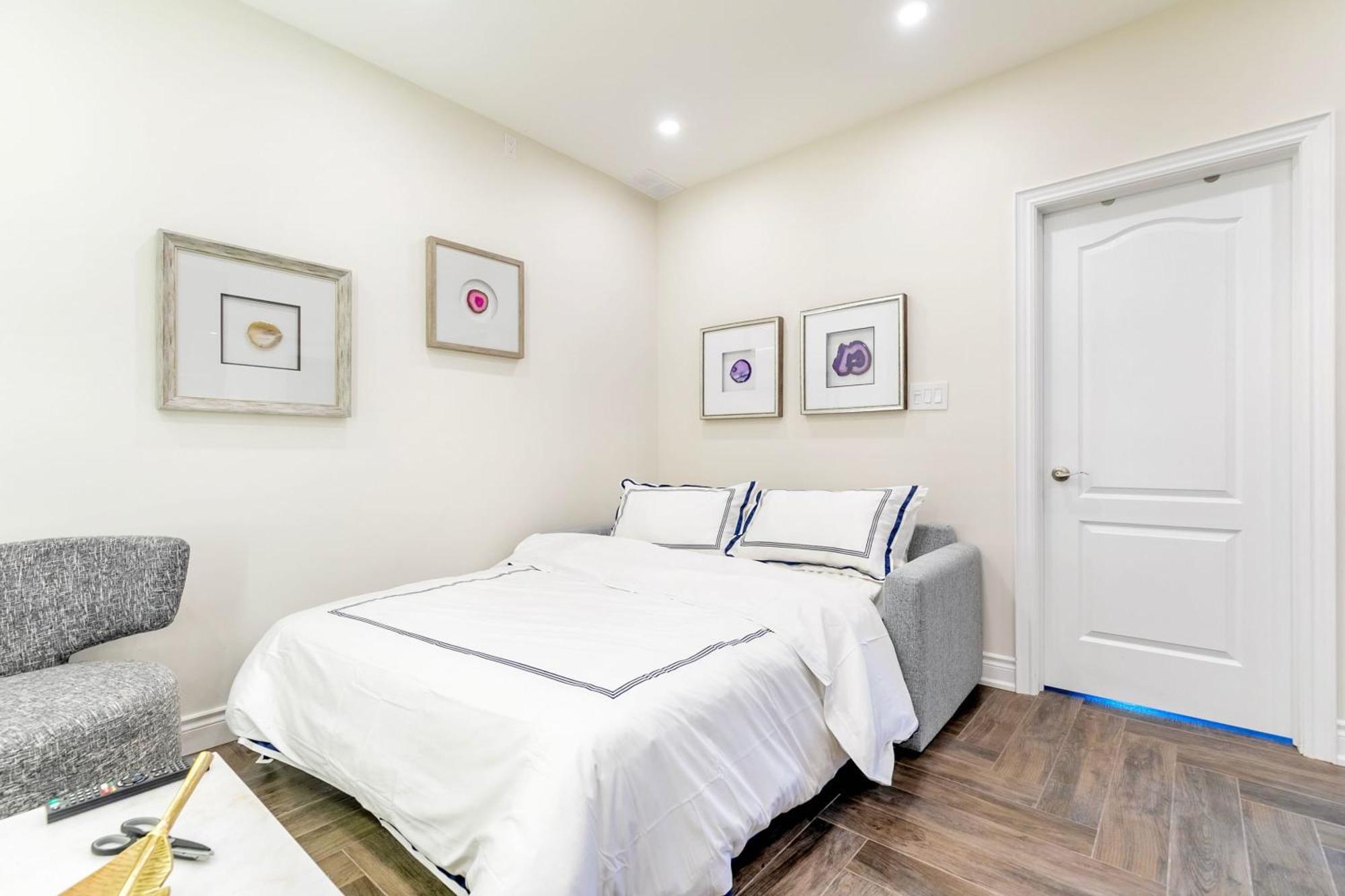 Modern Pet-Friendly Chinatown Apartment Toronto Exterior foto