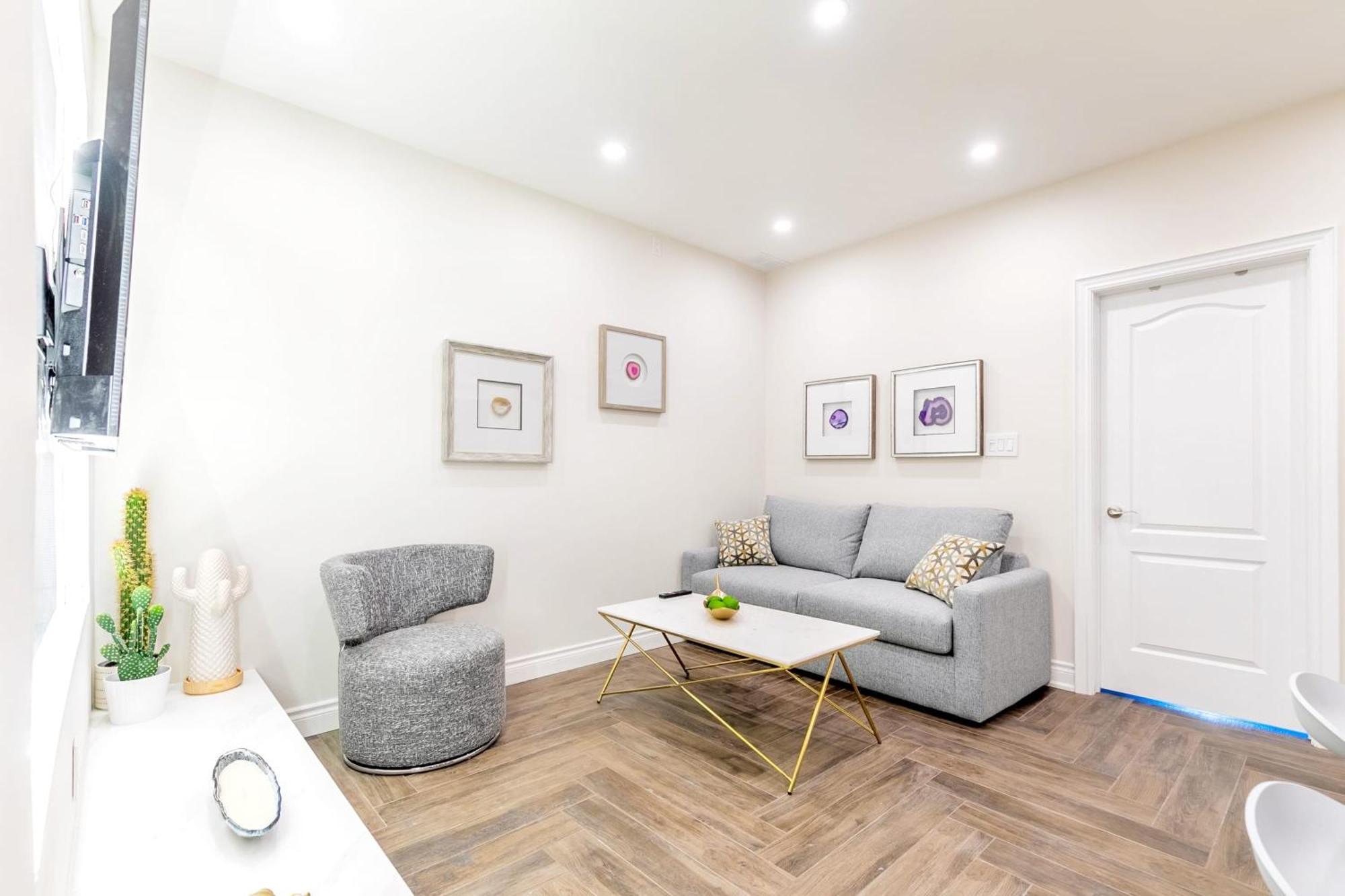 Modern Pet-Friendly Chinatown Apartment Toronto Exterior foto