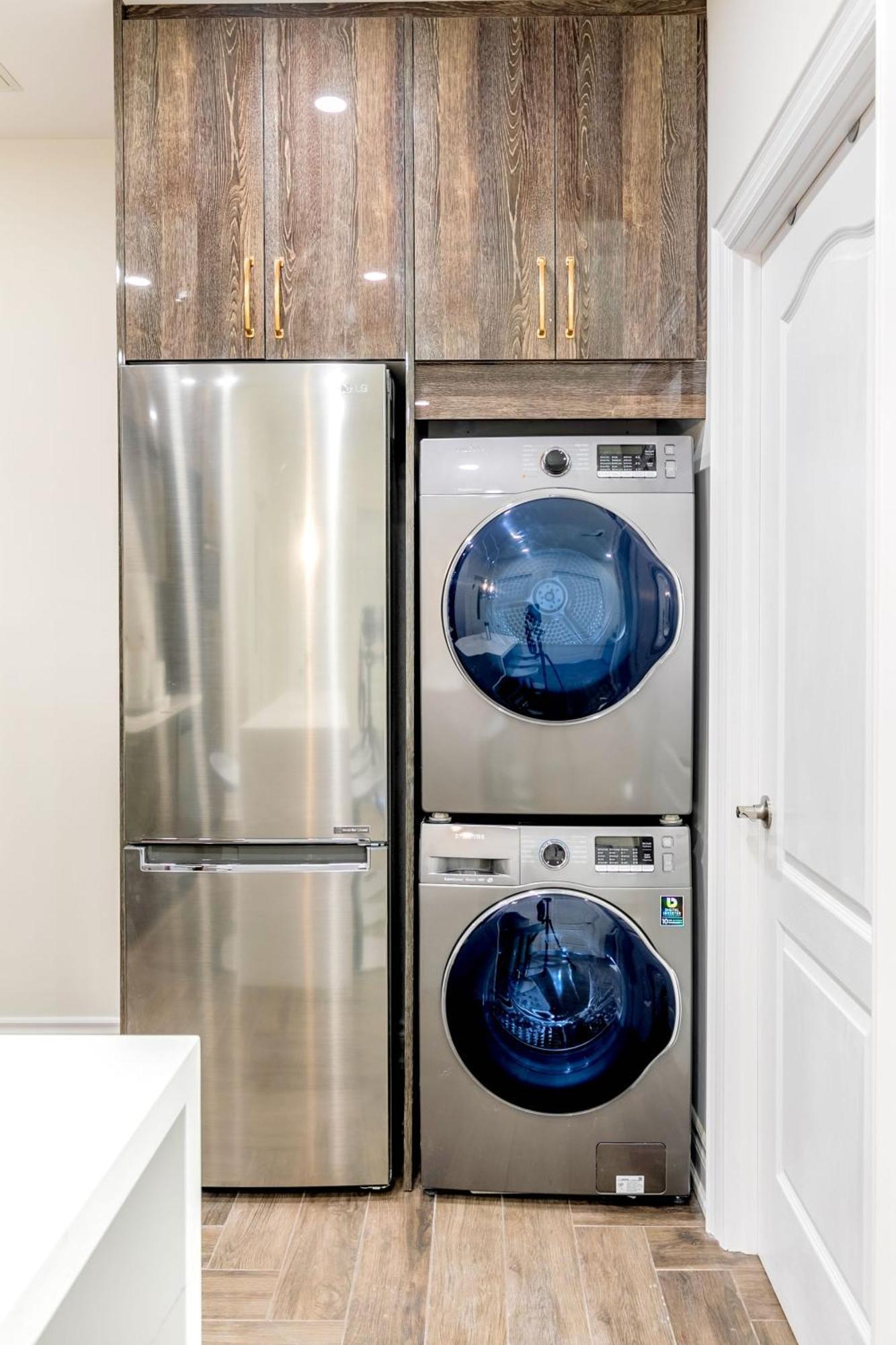 Modern Pet-Friendly Chinatown Apartment Toronto Exterior foto